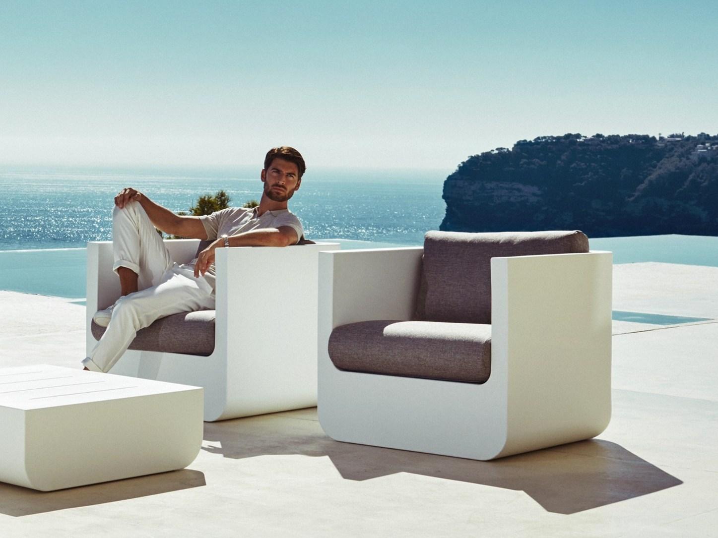 Armchair with armrests | Ulm by Vondom