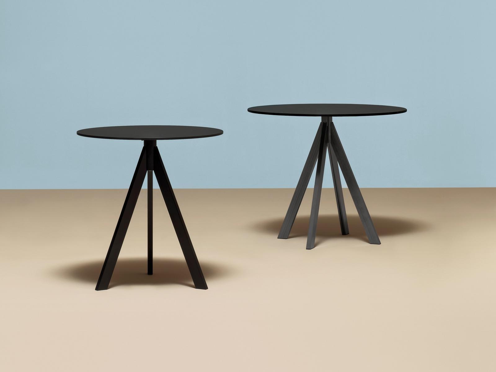 Square round steel contract table | Arki-base Ark3 by Pedrali