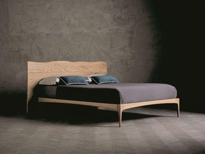 Solid wood double bed | Wood Ring 2 by Altacorte