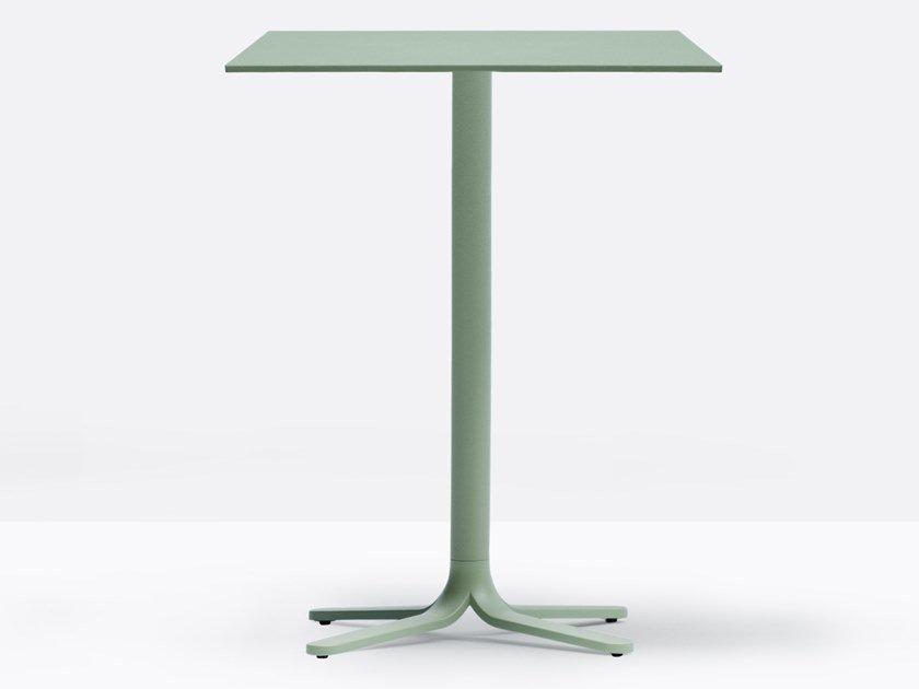 Square die cast aluminium high table with 4-star base | Fluxo 5466 by Pedrali
