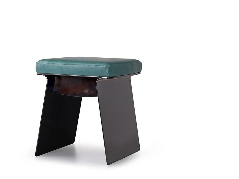 Low stool with integrated cushion | Gea by Borzalino