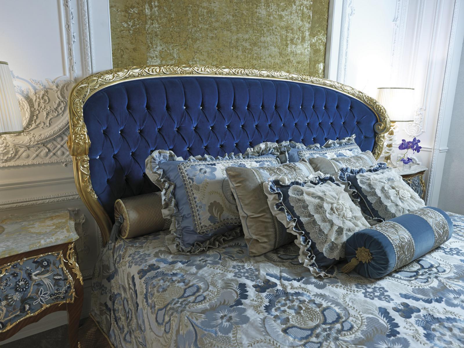 Velvet bed with tufted headboard | 3690 by Ezio Bellotti
