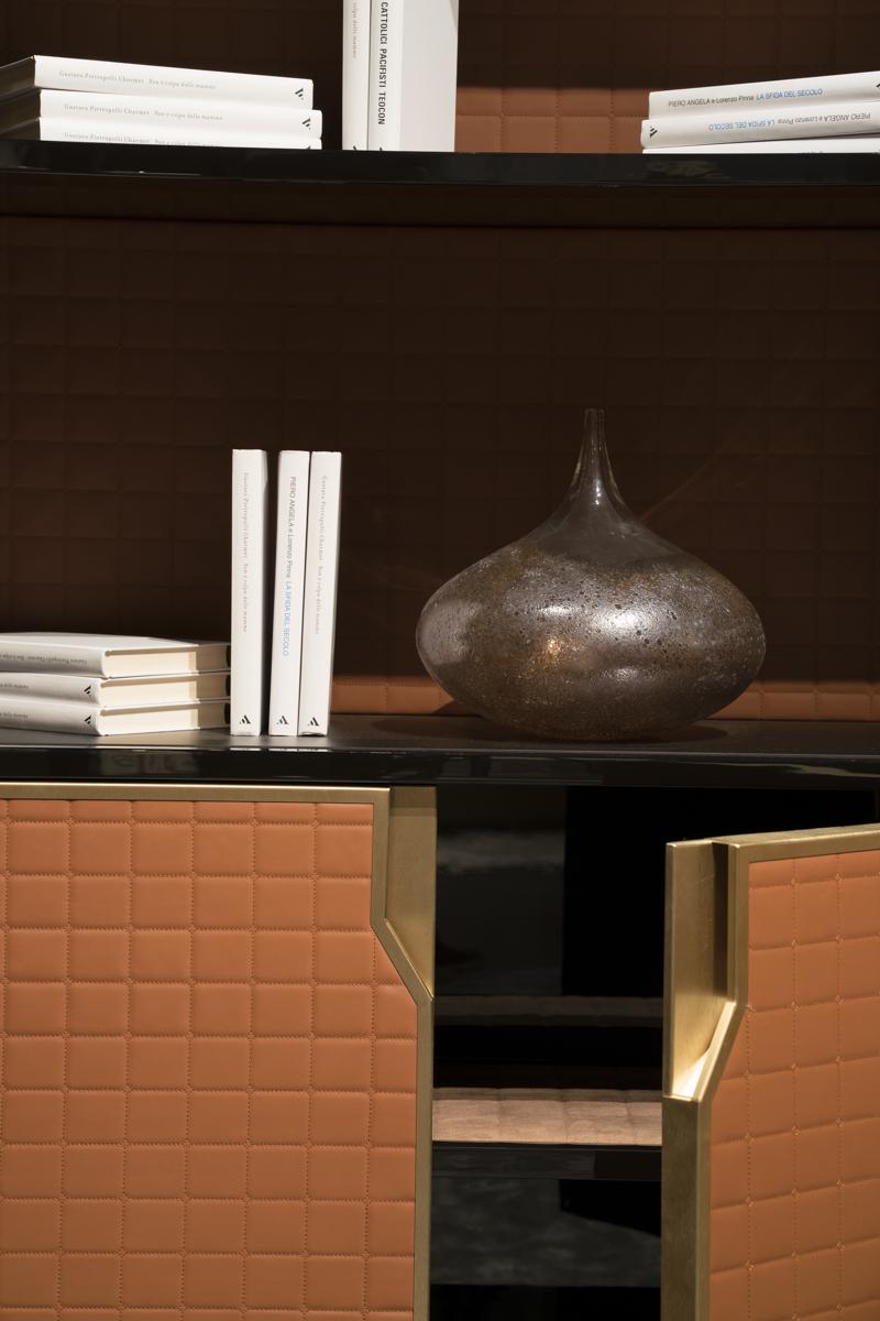 Freestanding bookcase in solid wood and leather | Dafne by Bruno Zampa