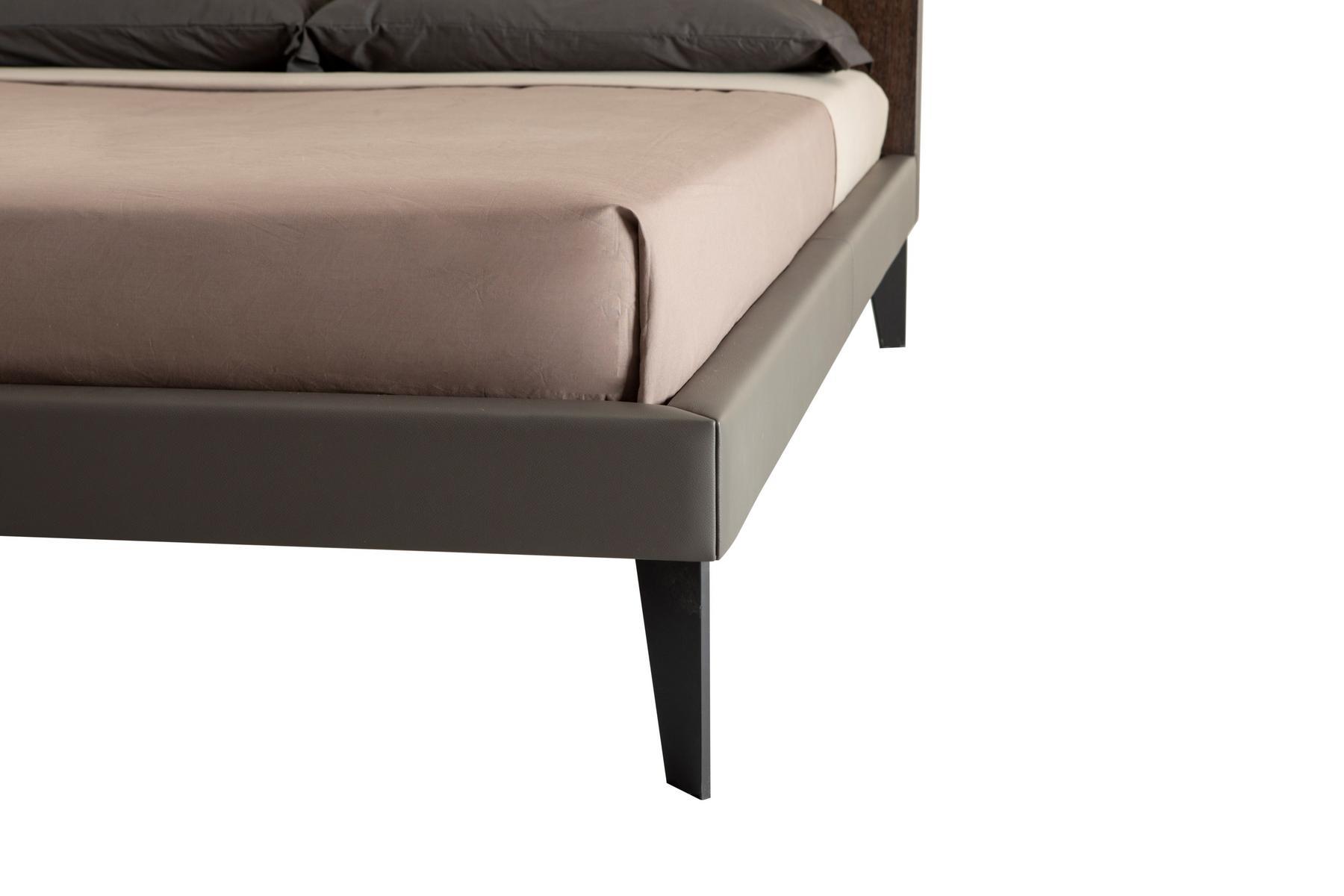 Double bed in solid wood and leather | Random by Tonin Casa