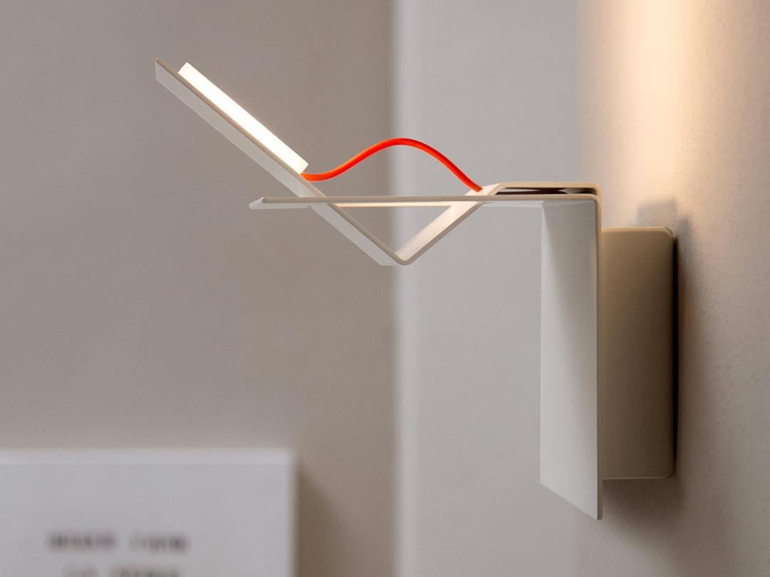 LED indirect light aluminium wall lamp | Lamina by Karman