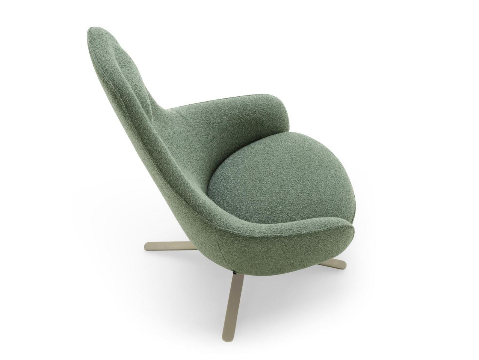 Fabric armchair with 4-spoke base with armrests | Moa by Ligne Roset