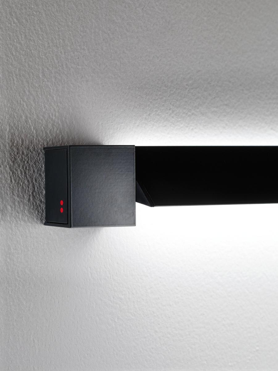 Indirect light aluminium wall light | Pivot by Fabbian