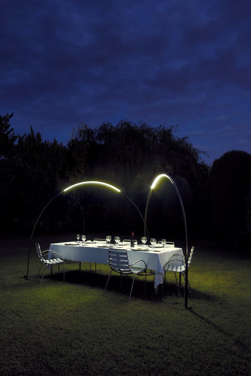 LED Outdoor arc lamp | Halley by Vibia