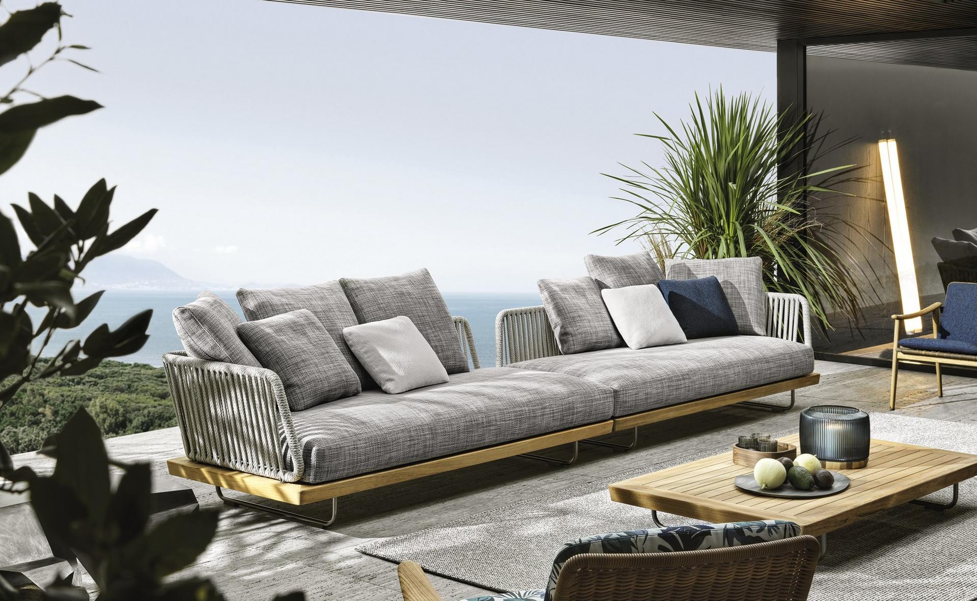 Sled base sectional garden sofa | Sunray by Minotti