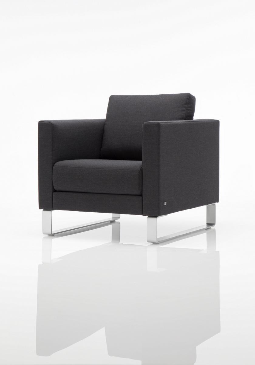Sled base fabric armchair with headrest | 004 Vida by Rolf Benz