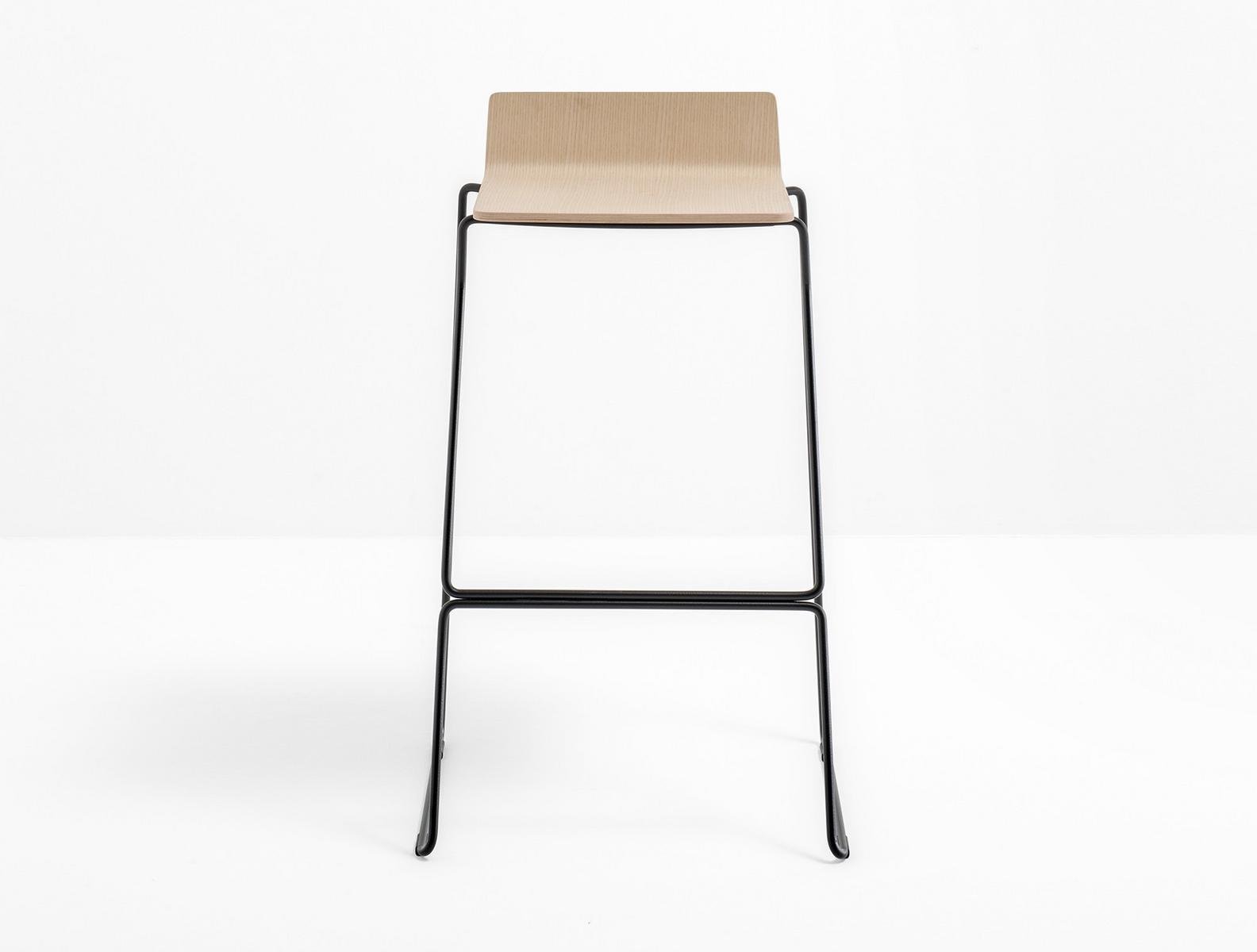 Sled base barstool with footrest | Osaka Metal 5717 by Pedrali