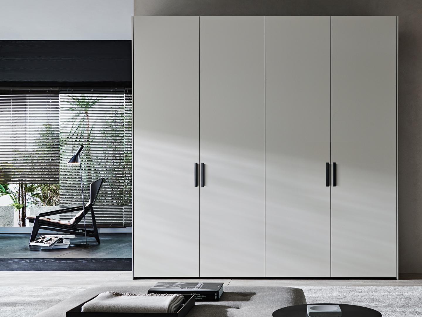 Sectional wood and glass wardrobe | Gliss Master by Molteni