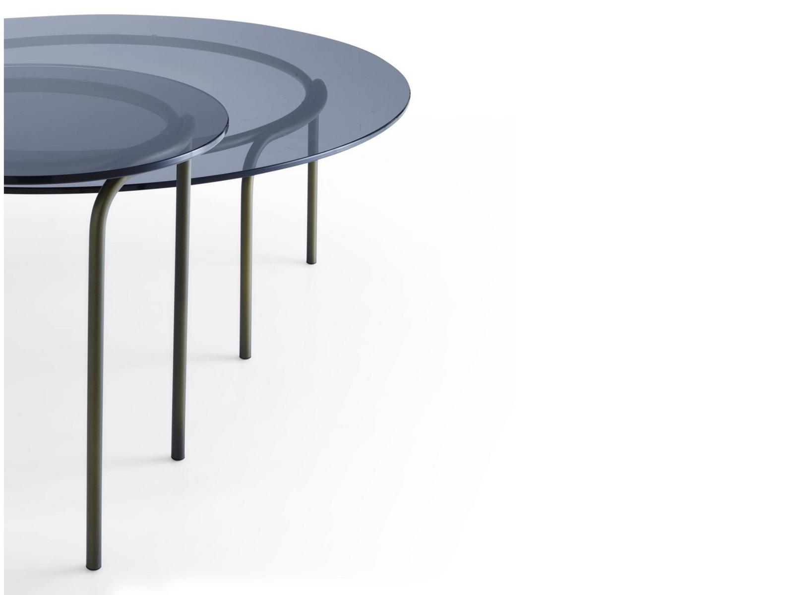 Low round tempered glass coffee table | Liam by Ligne Roset