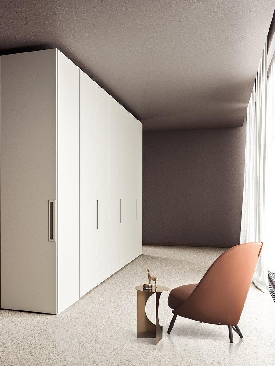 Lacquered wooden wardrobe with sliding doors | Icona by Pianca