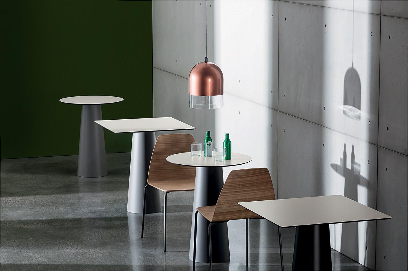Round glass table | Totem by Sovet