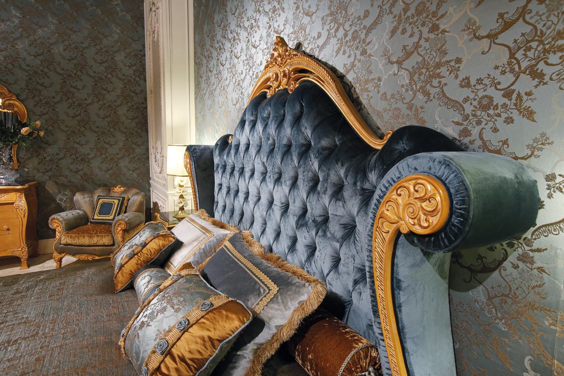 Velvet bed with tufted headboard | 3680 by Ezio Bellotti