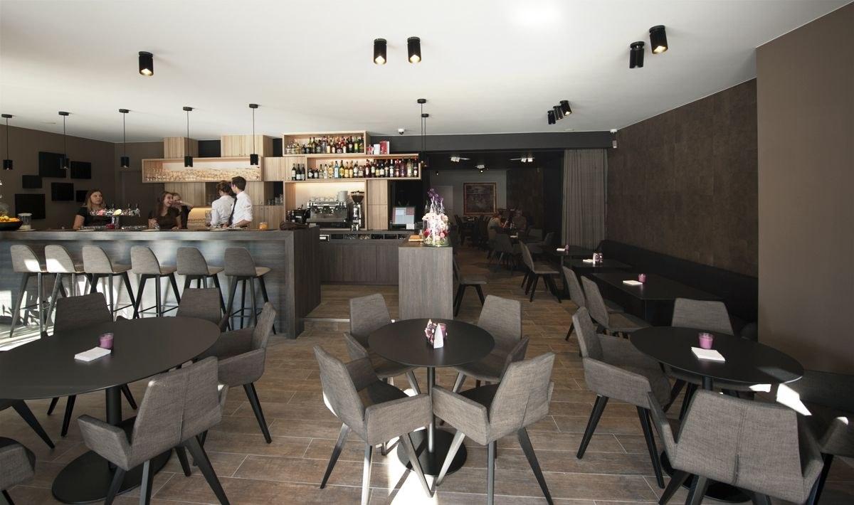 Adjustable ceiling aluminium spotlight | Coolfin Move by Dark