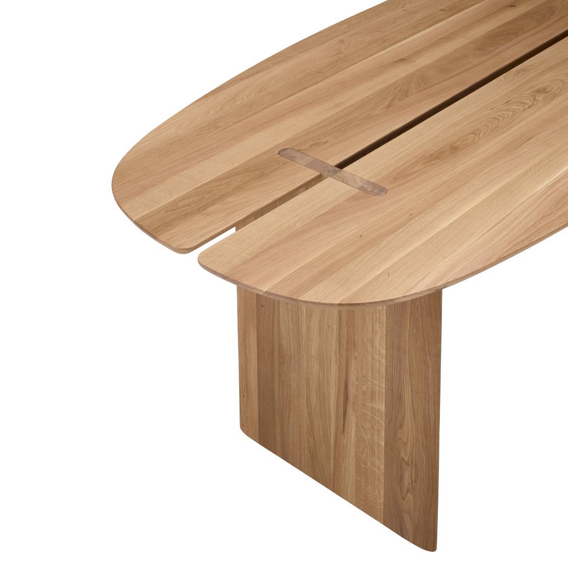 Oval solid wood dining table | Intervalle by Ligne Roset