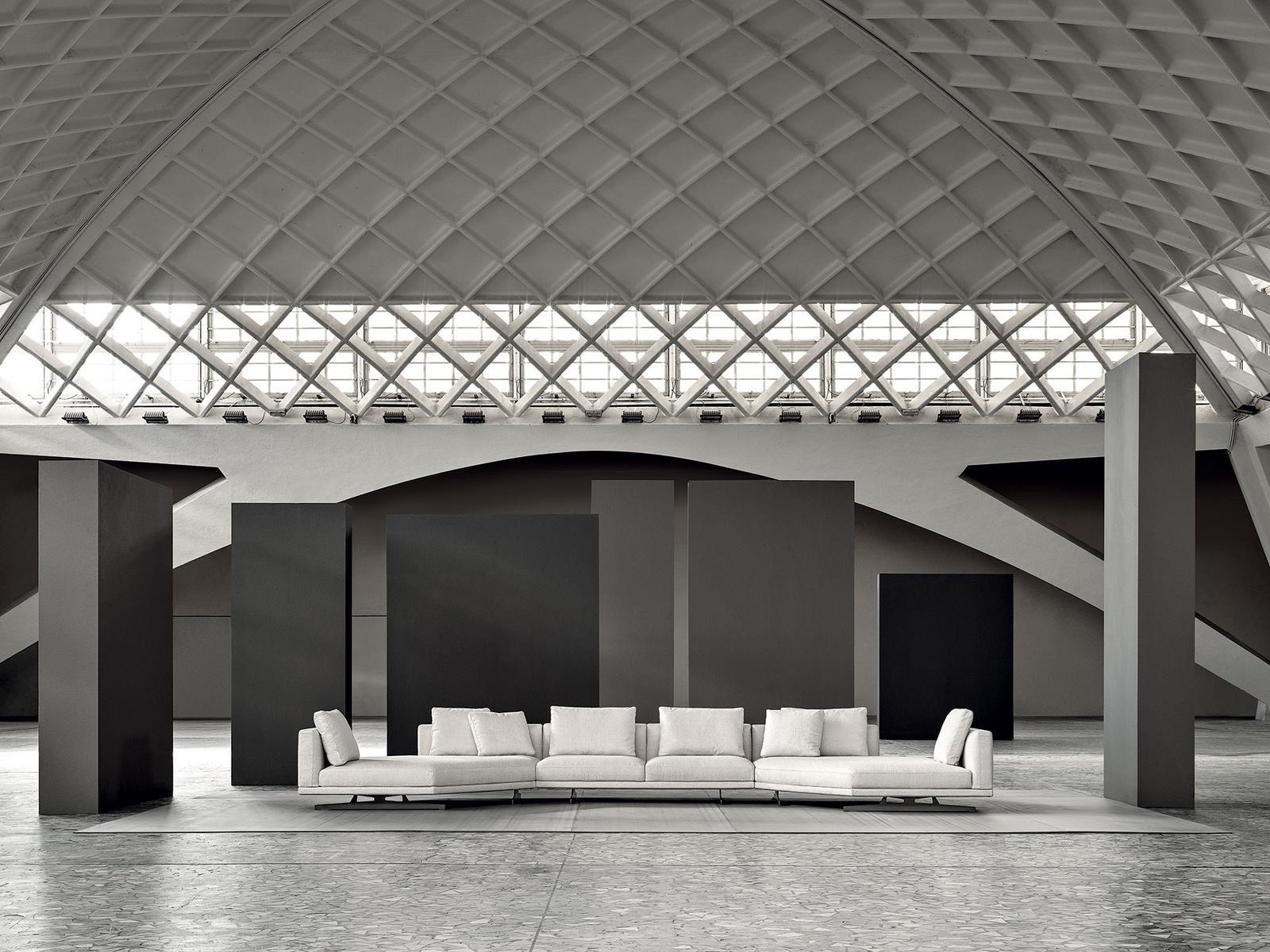 Modular fabric sofa with chaise longue | Horizon by Frigerio
