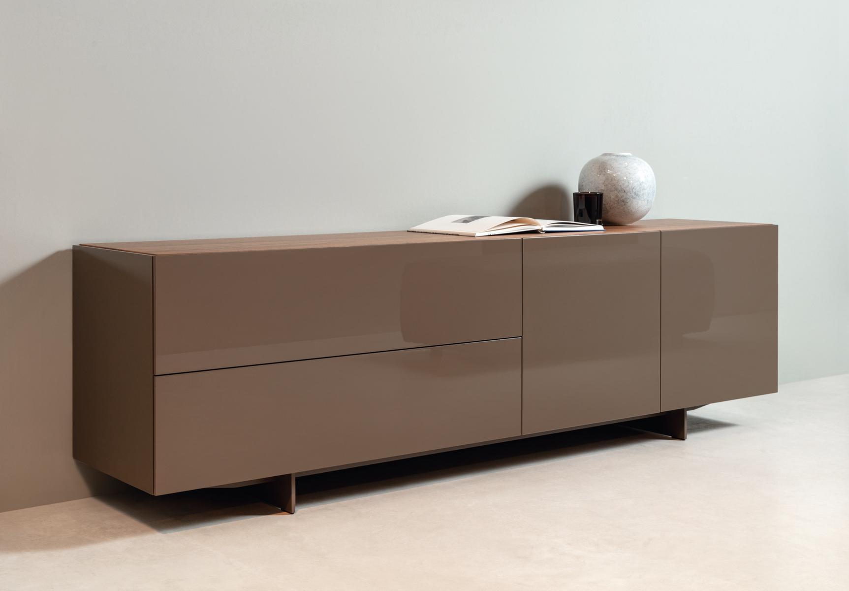 Wooden sideboard with doors with drawers | 9200 Stretto by Rolf Benz