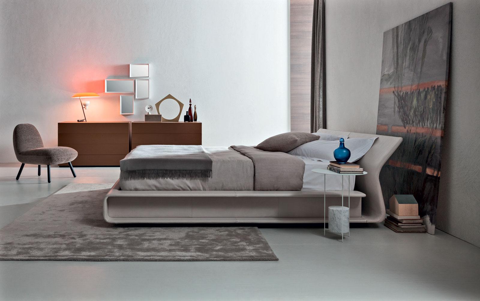 Double bed with adjustable headrest | Clip by Molteni