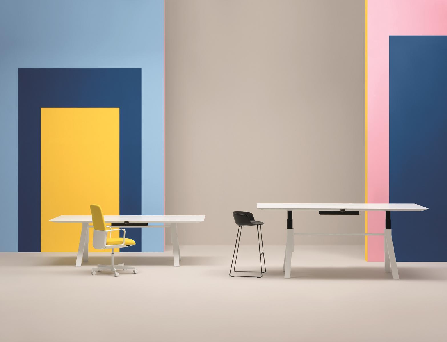 Height-adjustable rectangular office desk | Arki-table Adjustable by Pedrali