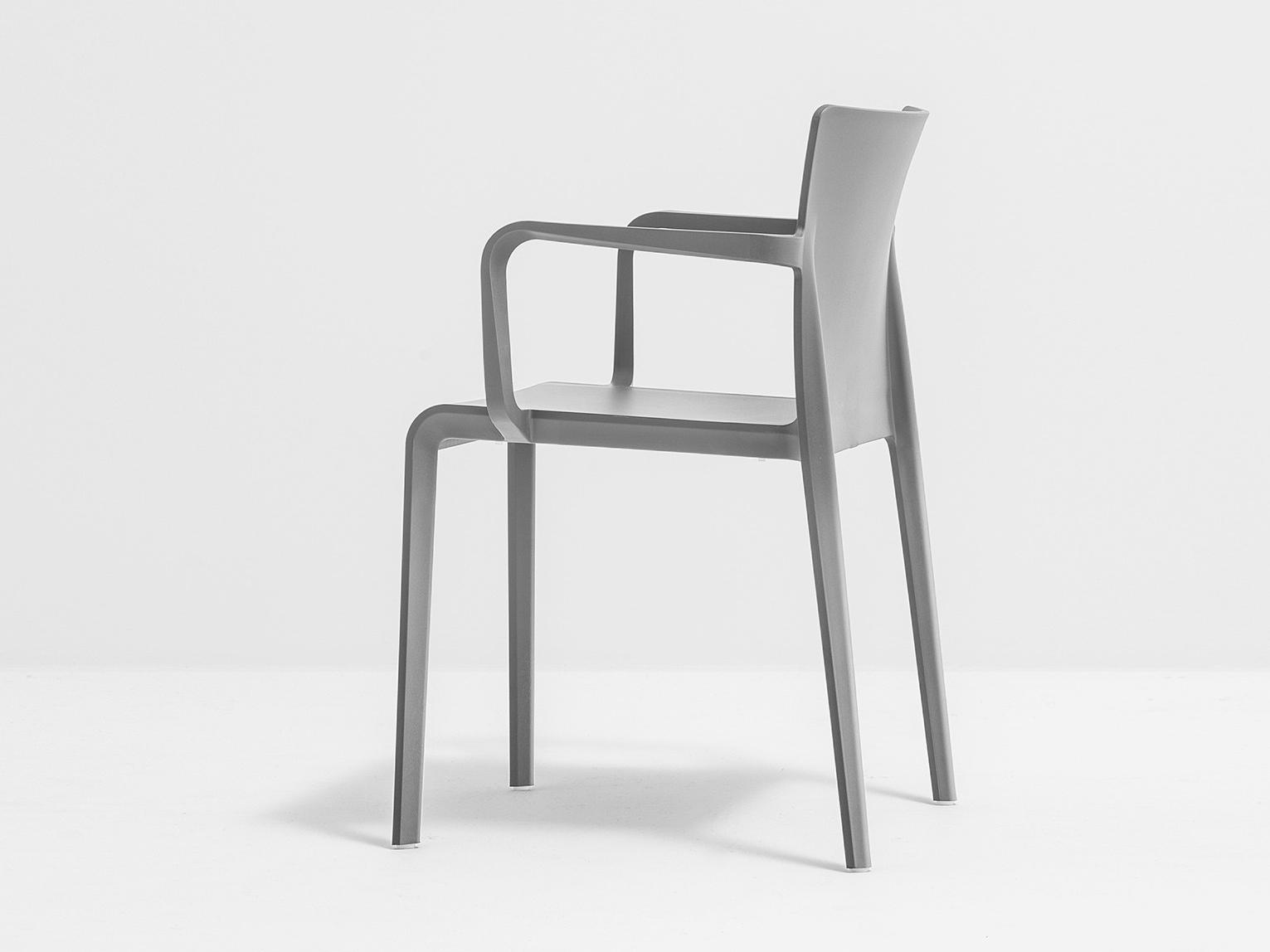 Polypropylene chair with armrests | Volt 675 by Pedrali