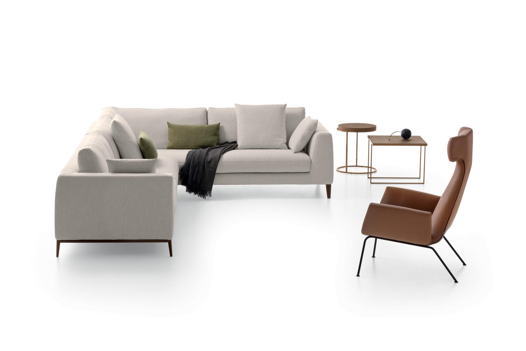 Wing upholstered fabric armchair with armrests | Dora by Pianca