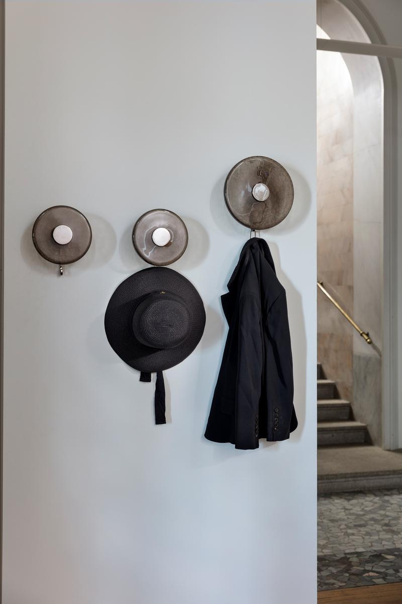 Wall-mounted glass coat rack | Jupiter by Porada