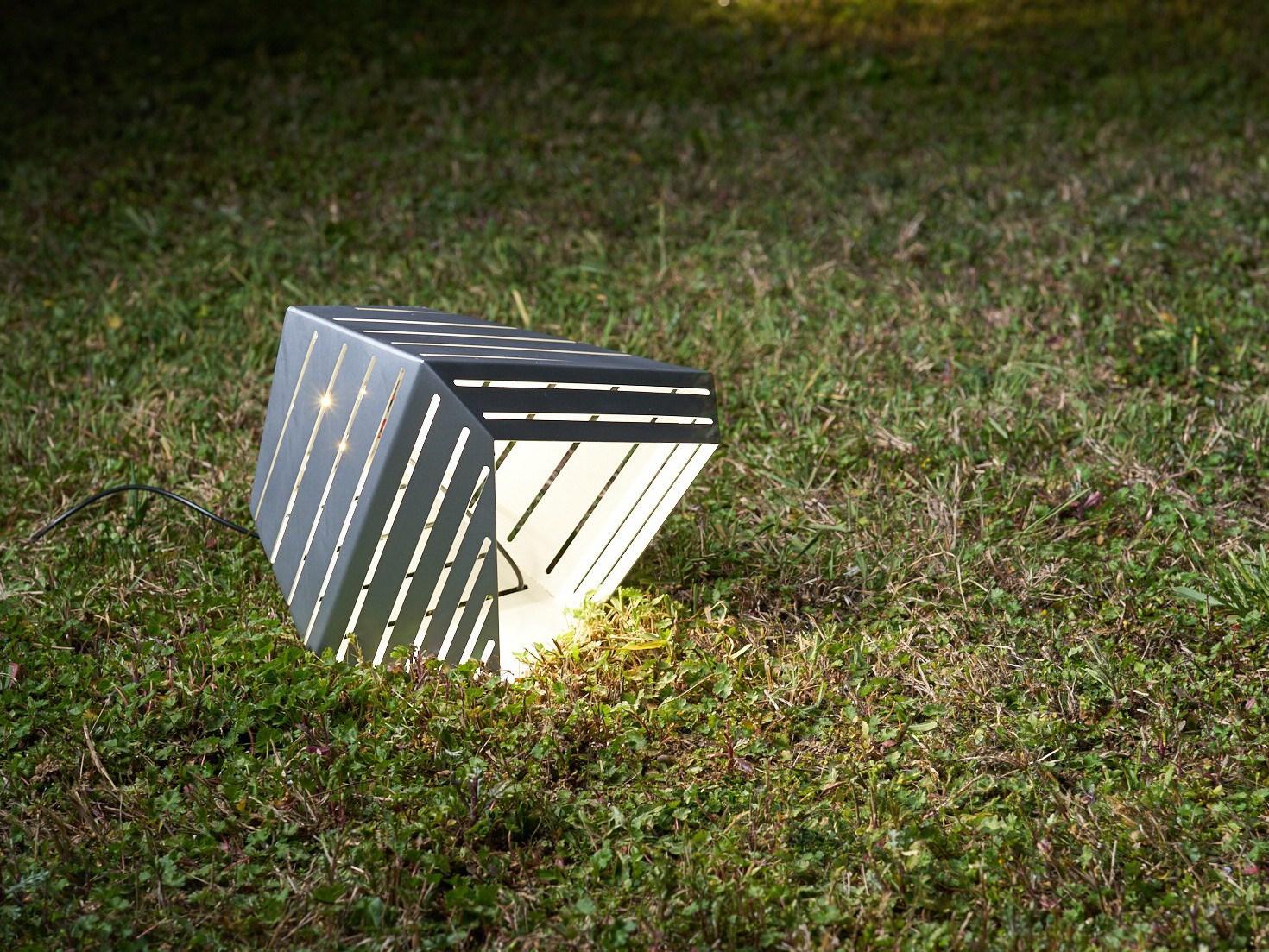 LED iron floor lamp | Dadì Terra by Zava