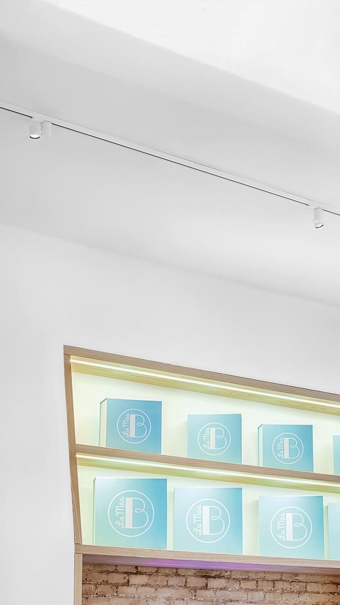 LED aluminium track-Light | Io by Arkoslight