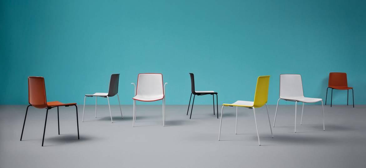 Upholstered chair with armrests | Tweet 895/2 by Pedrali