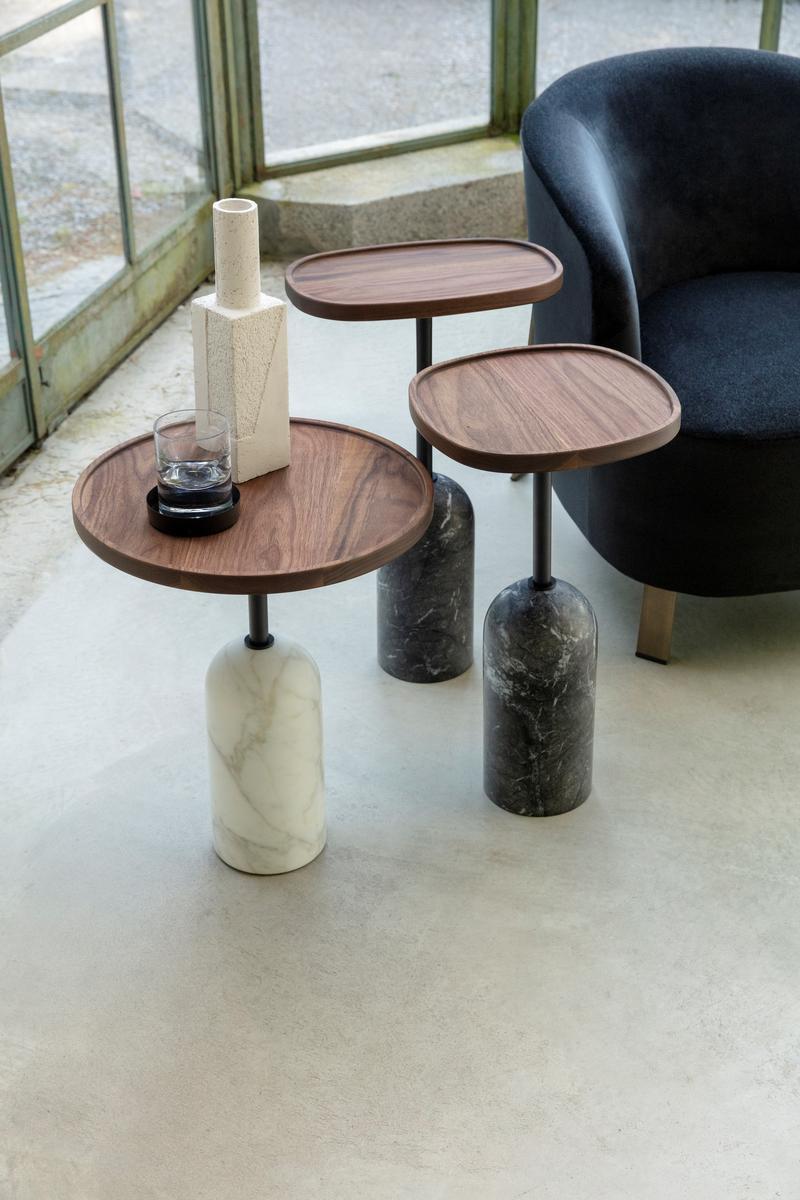 Oval marble coffee table and canaletta walnut top | Ekero by Porada