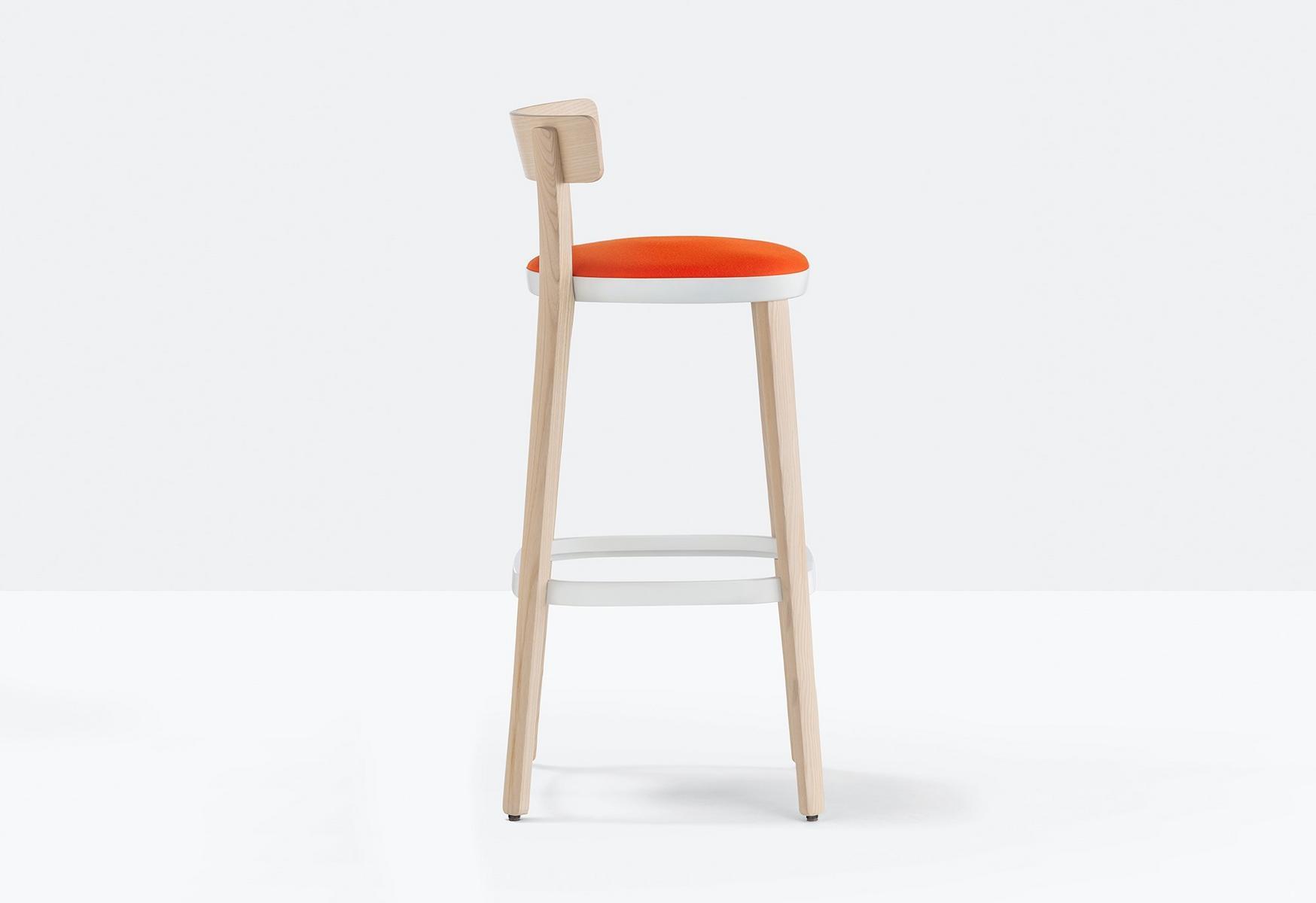 High ash stool with integrated cushion | Folk 2946 by Pedrali