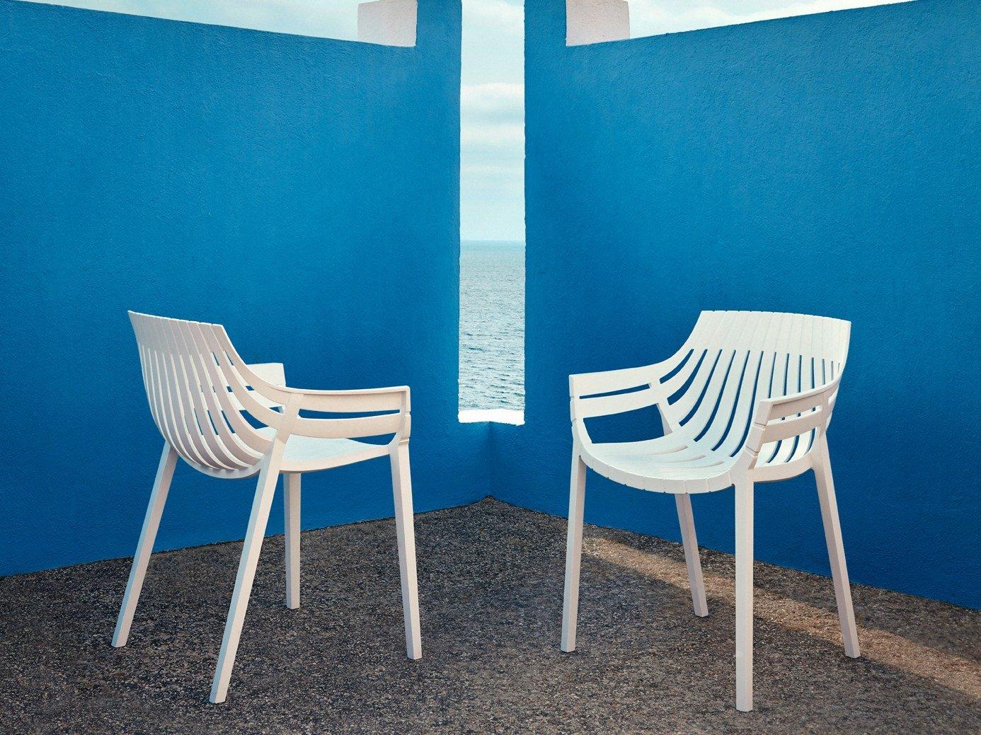 Polypropylene garden chair with armrests | Spritz by Vondom