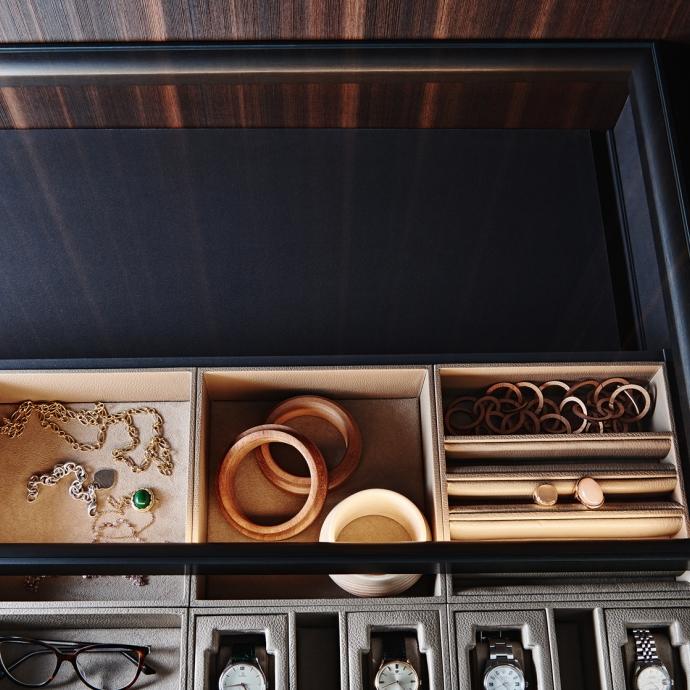 Sectional wood and glass wardrobe | Gliss Master by Molteni