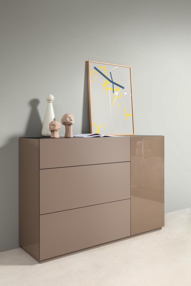 Wooden chest of drawers | 9200 Stretto by Rolf Benz