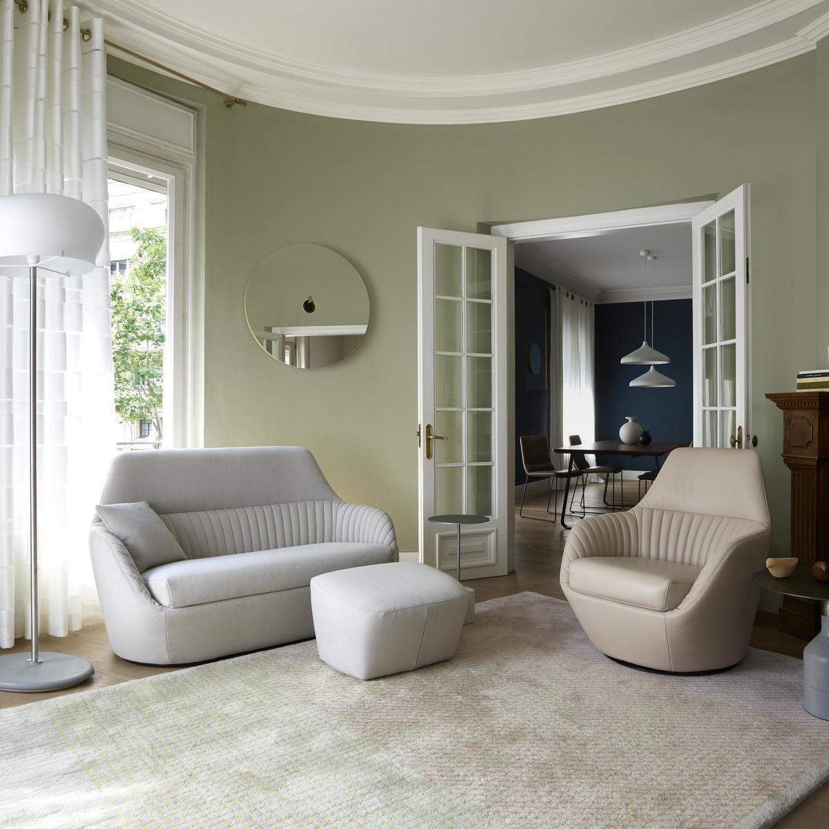 Swivel fabric armchair with armrests | Facett by Ligne Roset