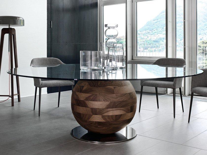 Round table in canaletta walnut and crystal top | Gheo K by Porada