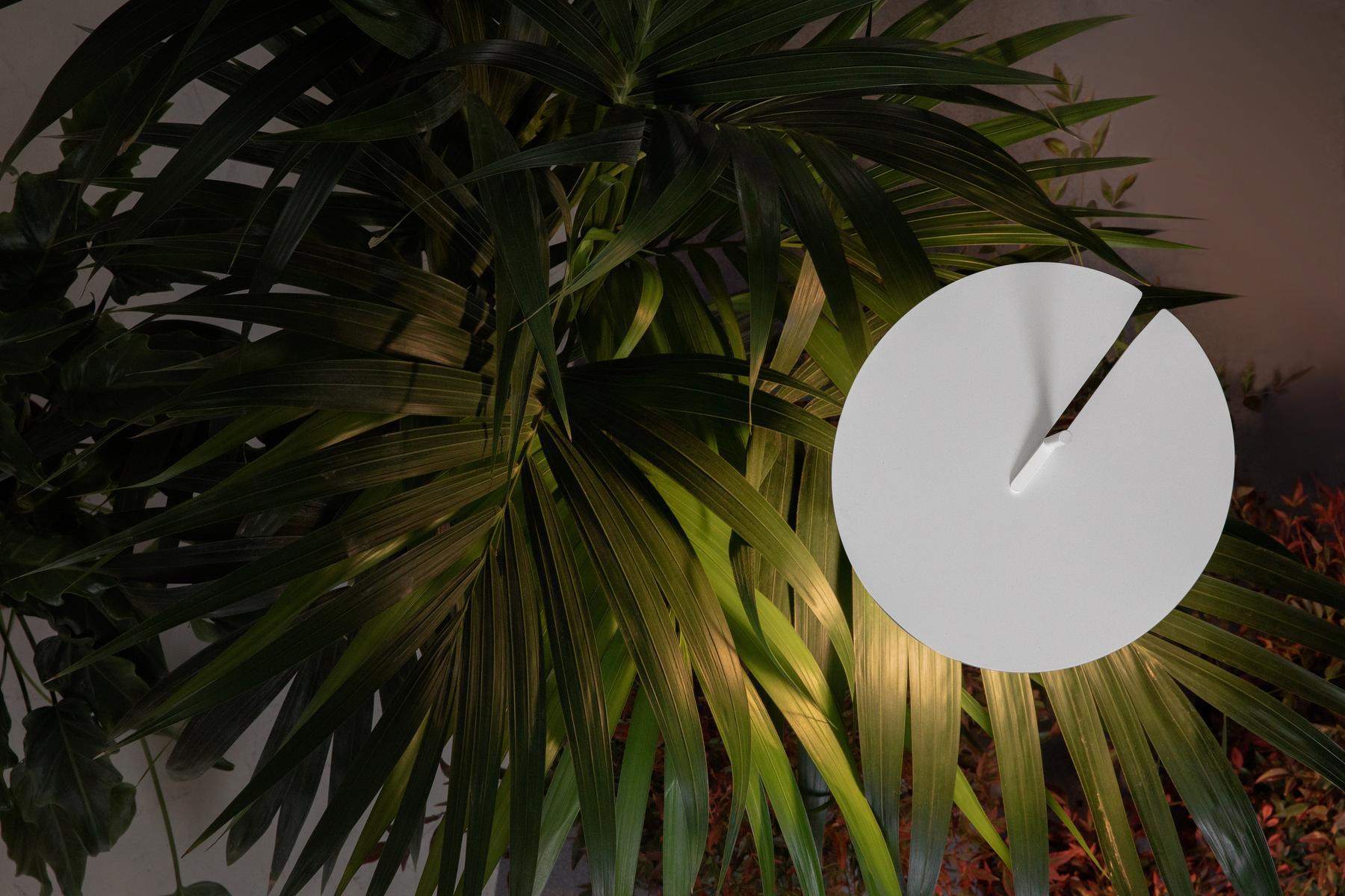 LED aluminium floor lamp | Xana by Karman