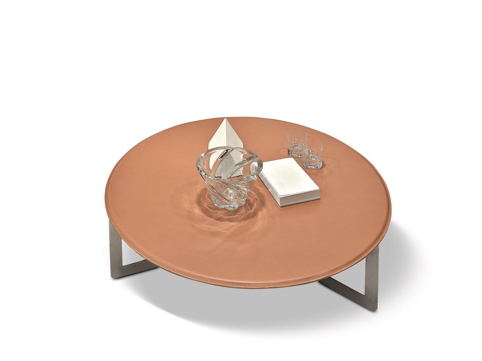 Round tanned leather coffee table | Malibù by Dema