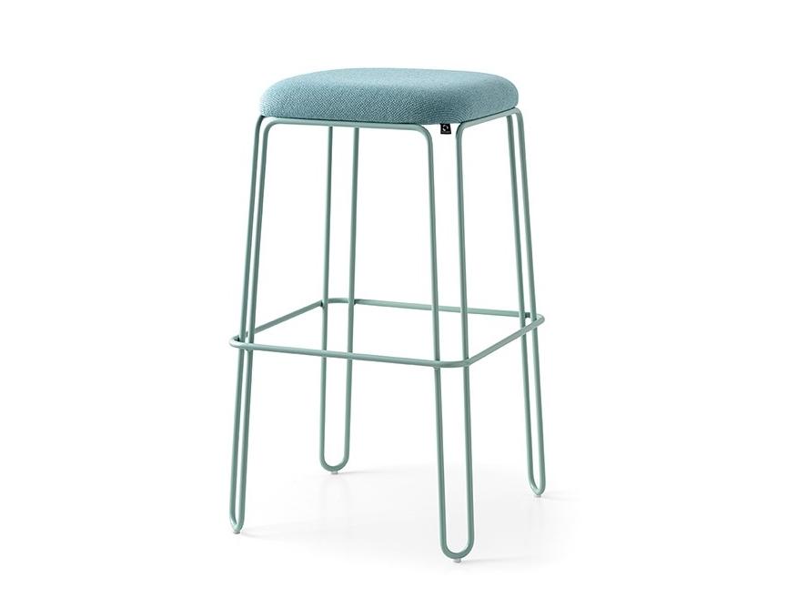 Stool with integrated cushion with footrest | Stulle by Connubia