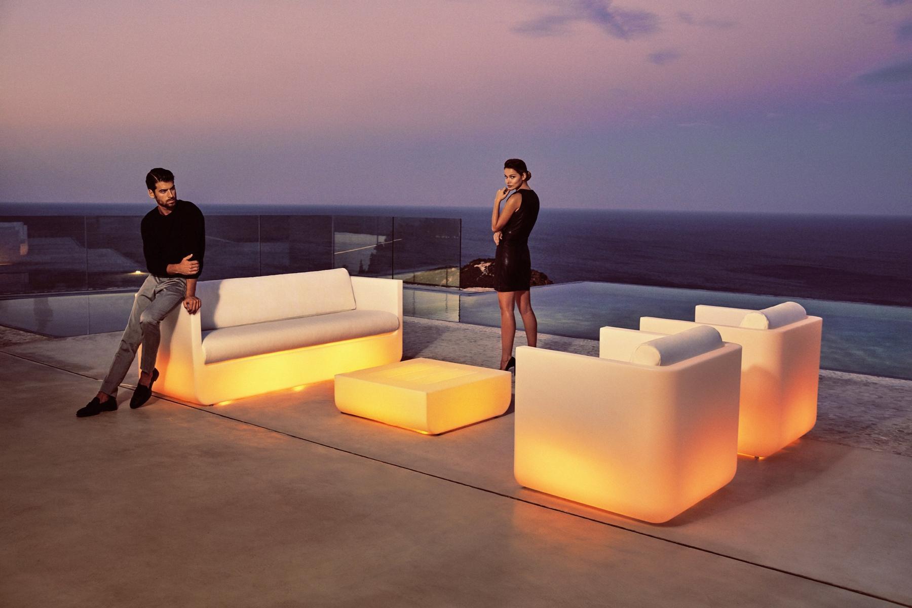 Armchair with armrests | Ulm by Vondom