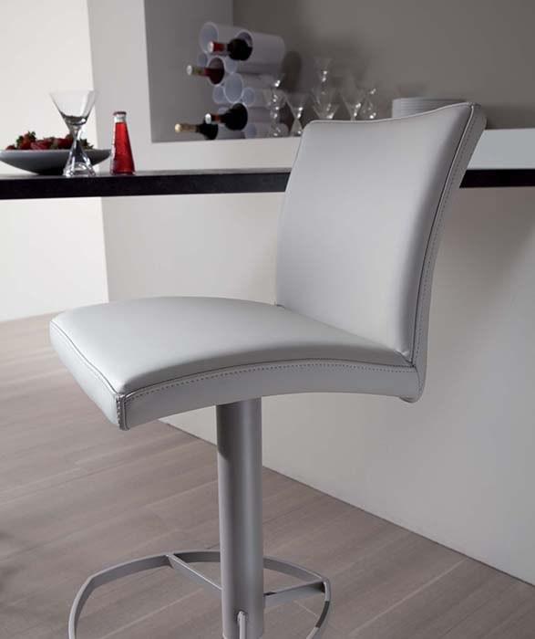 Upholstered leather stool with gas lift | Slang by Ozzio Italia