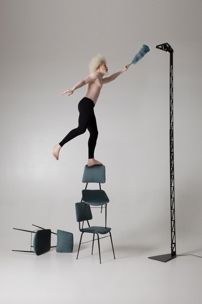 LED height-adjustable aluminium floor lamp | Fireman by Karman