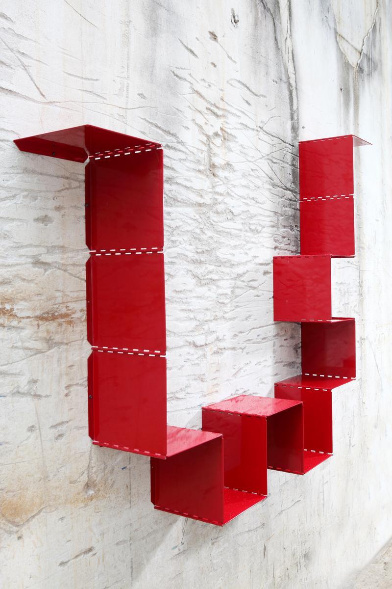 Wall-mounted modular iron bookcase | 349 by Zava