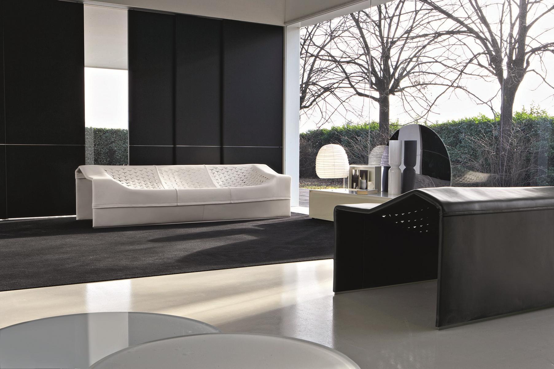 Tanned leather sofa | Skin by Molteni