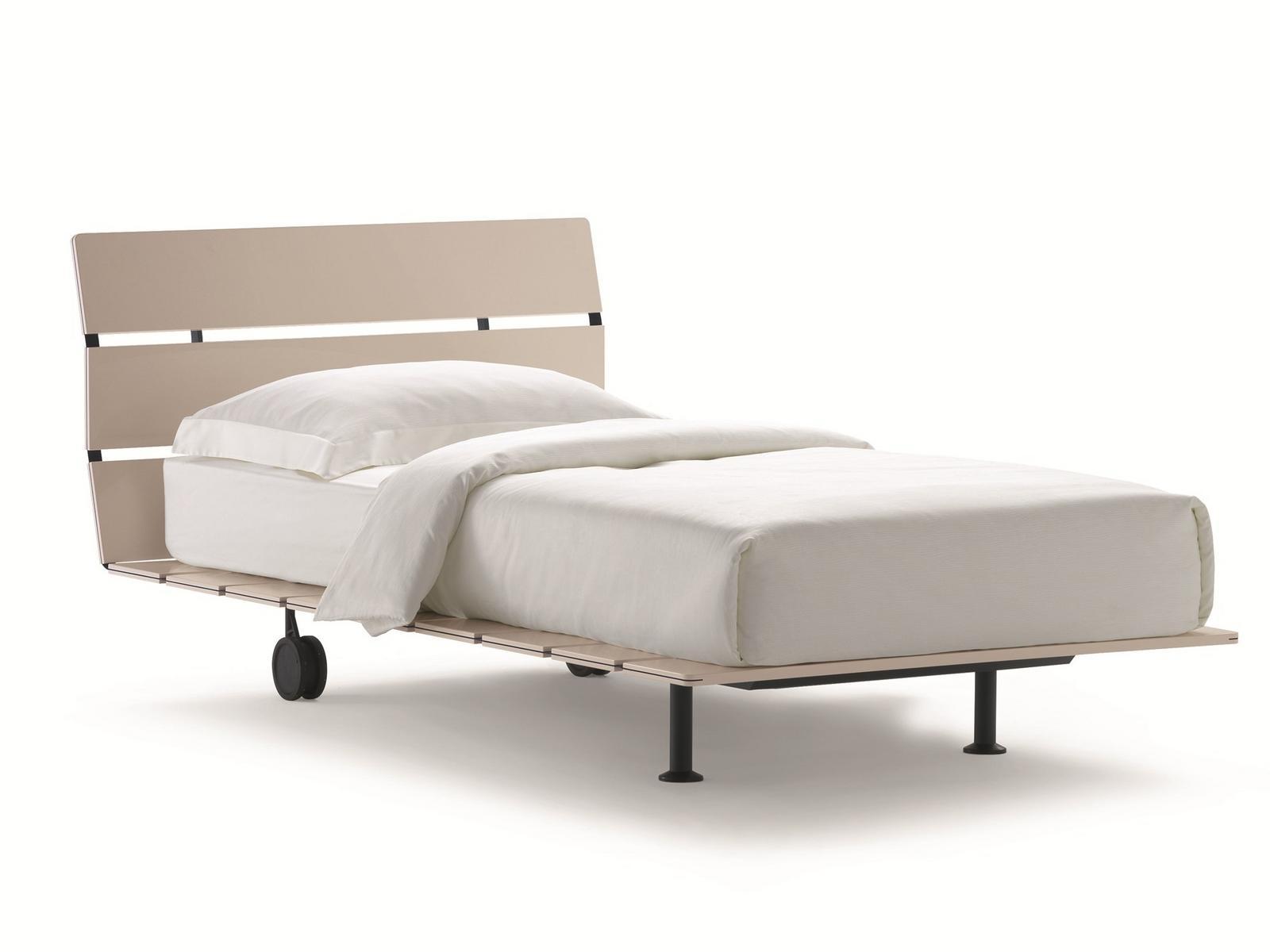 Wooden single bed | Tadao by Flou