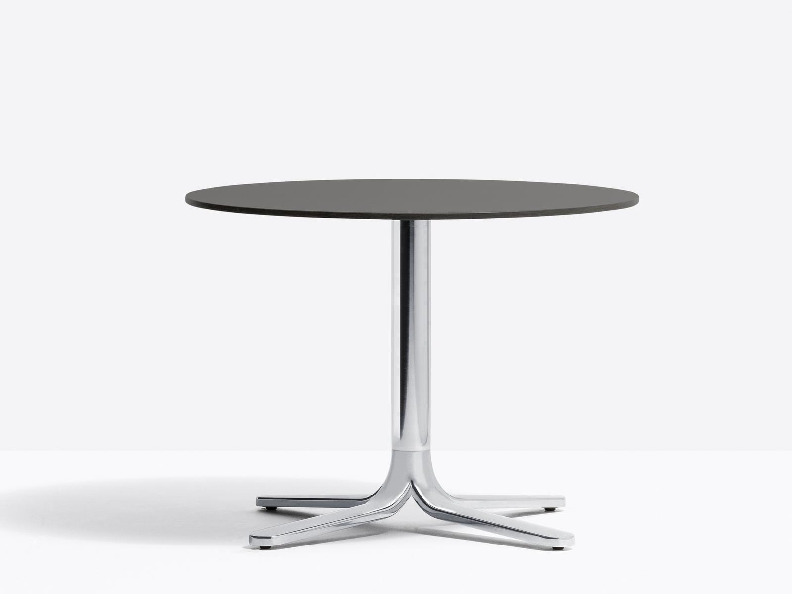 Round aluminium bistro side table | Fluxo 5463_h500 by Pedrali