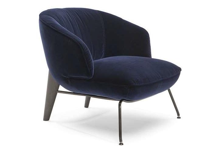 Fabric easy chair with armrests | Penelope by Natuzzi Italia